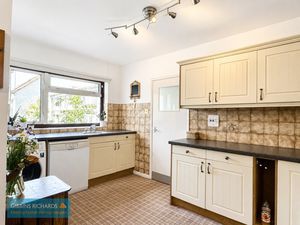Kitchen- click for photo gallery